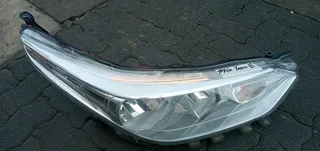 RIGHT SIDE HEADLIGHT TOYOTA YARIS NEW SHAPE