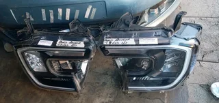 RIGHT AND LEFT SIDE LED HEADLIGHTS FORD RANGER T9