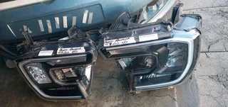 RIGHT AND LEFT SIDE LED HEADLIGHTS FORD RANGER T9
