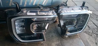 RIGHT AND LEFT SIDE LED HEADLIGHTS FORD RANGER T9