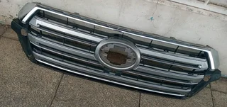 Upper Grille Toyota Land Cruiser