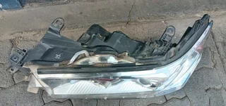 LEFT SIDE HEADLIGHT TOYOTA LAND CRUISER