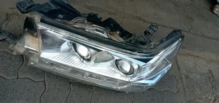 LEFT SIDE HEADLIGHT TOYOTA LAND CRUISER