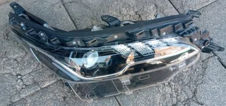RIGHT SIDE HEADLIGHT TOYOTA FORTUNER GD6 NEW SHAPE