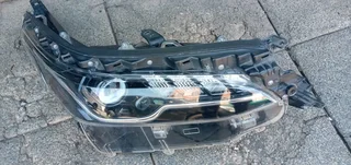 RIGHT SIDE HEADLIGHT TOYOTA FORTUNER GD6 NEW SHAPE