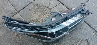 RIGHT SIDE HEADLIGHT TOYOTA FORTUNER GD6 NEW SHAPE