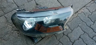 RIGHT SIDE HEADLIGHT FORD RANGER T7