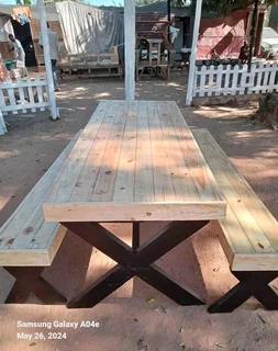 8 seater stunning dining table with chairs available for cash on delivery