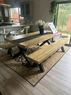8 seater stunning dining table with chairs available for cash on delivery