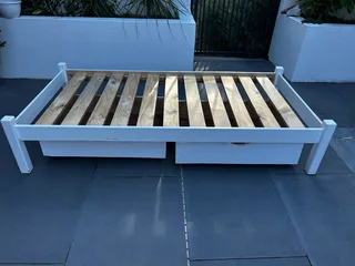 Single wooden bed with 2 drawers