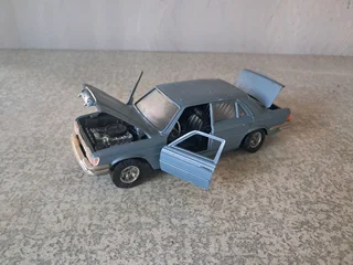 Collectable Scale 1/24 Burago 0122 (W1-CZ 384) Mercedes 450 SEL