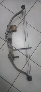 Original 'Buckmasters' Junior Camo Real Hardwood Competition Hunting Bow