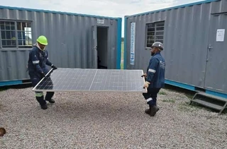 Storagecontainers8x540W 1x8kw inverter Lithium Batteries x2