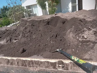 Topsoil [Potting soil]and Compost per cube