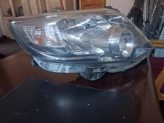 Toyota Hilux 2007 Right headlight