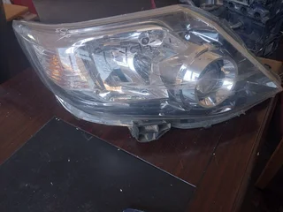 Toyota Hilux 2007 Right headlight