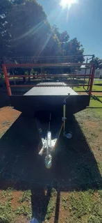 6 Meter Flatbed in Red