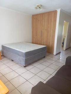 Bachelor&#39;s pad Midrand Glen Austin near Act Church in private secure complex