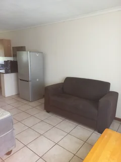 Bachelor&#39;s pad Midrand Glen Austin near Act Church in private secure complex