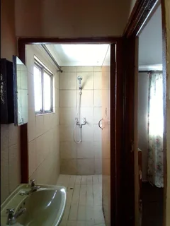 CHATSWORTH HOUSE TO RENT