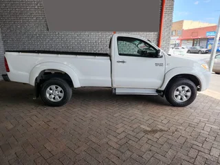 2005 Toyota Hilux 2.7 VVT-i R/Body Raider with 245356kms at TOKYO AUTO SALES 0600170028