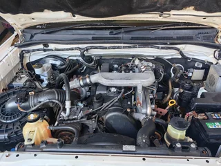 2013 Toyota Hilux 2.5 D4D SRX LWB, DIESEL, SELLING AT R219995