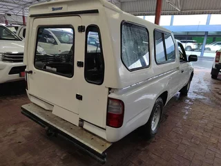 2003 Toyota Hilux 2400 LWB Diesel, Selling at R149995, Call Bibi 0600170028