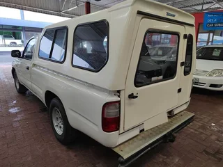 2003 Toyota Hilux 2400 LWB Diesel, Selling at R149995, Call Bibi 0600170028