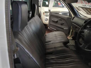 2003 Toyota Hilux 2400 LWB Diesel, Selling at R149995, Call Bibi 0600170028