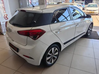 2015 Hyundai i20 1.4 fluid , ONLY 101000kms, Call Bibi 0600170028
