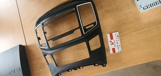  Hyundai H1 (bus)- o.e.m radio head unit .(brand new, includes surround)