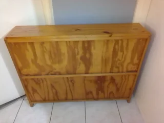 Bookshelf - Ad posted by Janet Mantz