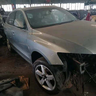 Audi Q5 stripping parts 2010,11