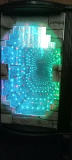 Visual illusion display cabinet