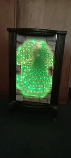 Visual illusion display cabinet