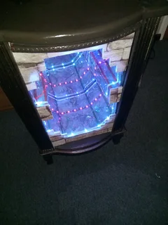 Visual illusion display cabinet