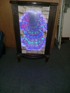 Visual illusion display cabinet