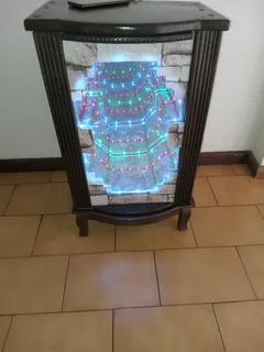 Visual illusion display cabinet