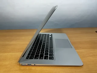 Apple MacBook Air 2017 128GB SSD  8GB Ram 13” Display