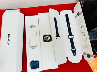 Apple Watch SE 40mm – Space Gray Aluminum Case &#43; Midnight Sport Band