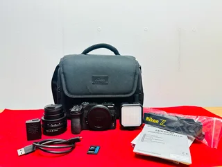 Nikon Z30 Mirrorless Camera Bundle – Like New &#43; LED Light