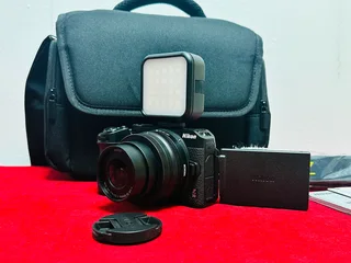 Nikon Z30 Mirrorless Camera Bundle – Like New &#43; LED Light