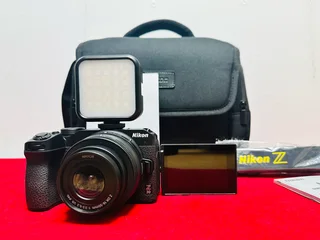 Nikon Z30 Mirrorless Camera Bundle – Like New &#43; LED Light