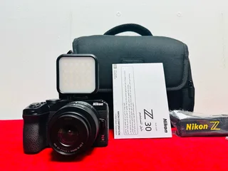 Nikon Z30 Mirrorless Camera Bundle – Like New &#43; LED Light