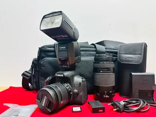 Canon EOS 850D with canon 2x lens and flash light &amp; accessories