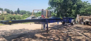 2015 Hendrid 12m Skeletal trailer