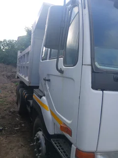 2007 Nissan Ud 440 10m tipper