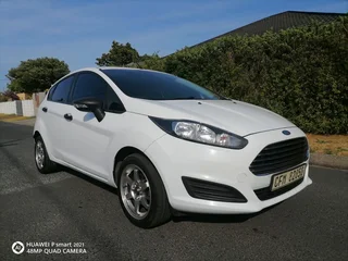 Automatic 2017 Ford Fiesta 1.4i R99,995 full house