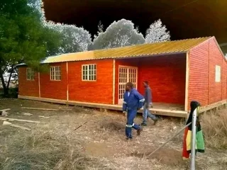 D V D Timber woodon house