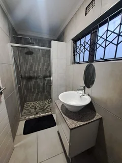 1 Bedroom Unit in Manor